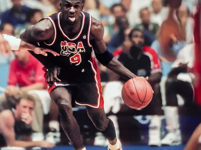 更是连接两 更是连接两